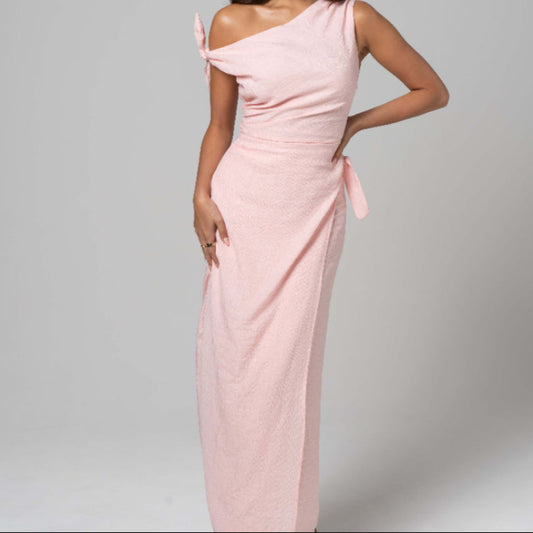 Lola Soft Pink Drop Shoulder | Midi Dress, available at: https://www.daltik.com/